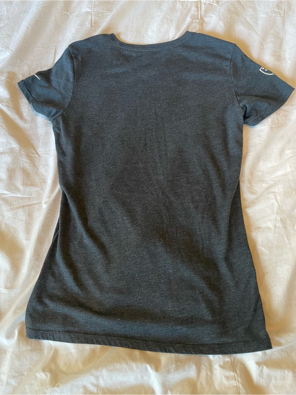 Nike Oakland Raiders Women’s Short Sleeve Tee Size Medium - Picture 2 of 3